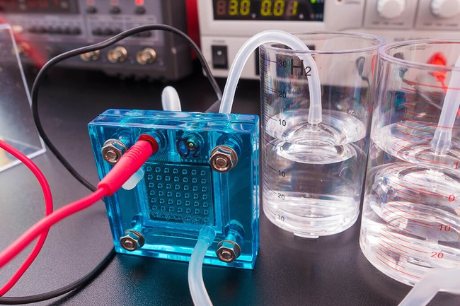 Versuche mit einer Wasserstoff-Brennstoffzelle in einem Labor