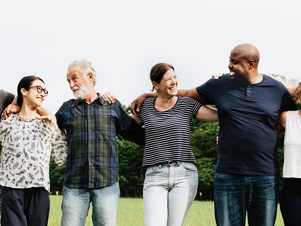 R+V Studie Zwei Generationen blicken in die Zukunft