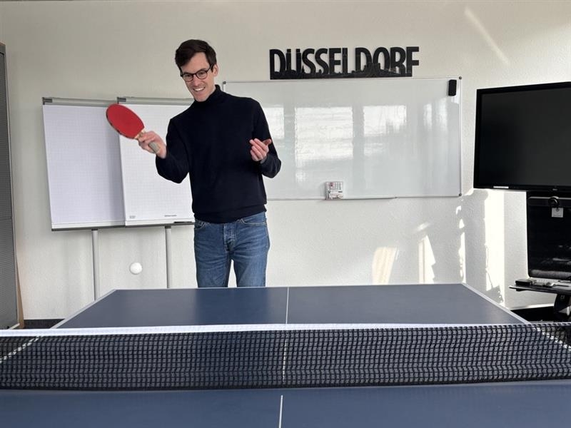 Ballwechsel in Düsseldorf: Max WIllinghöfer arbeitet nun vom Düsseldorfer Standort der Prognos AG 