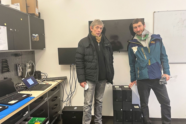 Übergabe der PCs im Berliner Büro 