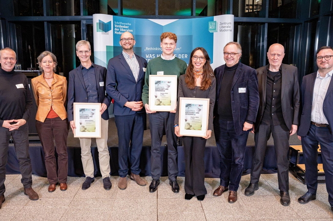 Gruppenfoto Essaypreis Wirtschaft und  Demokratie 2025