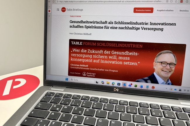 Blick auf Laptop der einen Gastartikel von Christian Böllhoff für Table.Briefings zeigt 