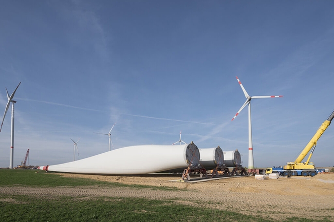 Auf gerade Fläche werden neue Winderäder errichtet