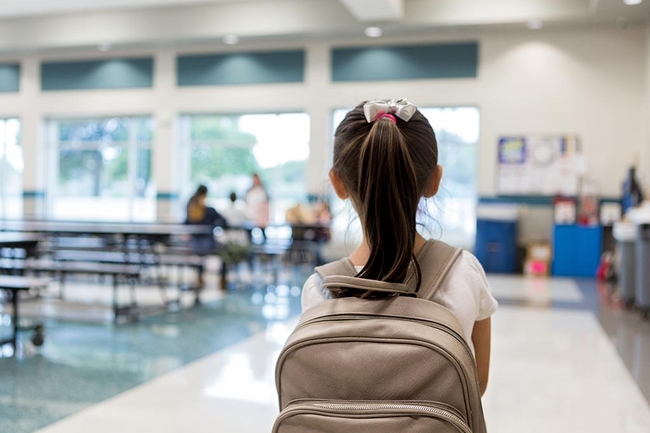 Junges Mädchen in der Schule