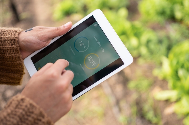 Ein App zum digitalen Farming wird auf einem Tablet benutzt