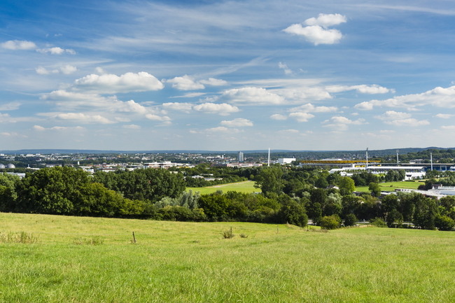 Landschaft und eine kleinere Gemeinde