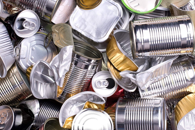 Sammlung an Bleckdosen