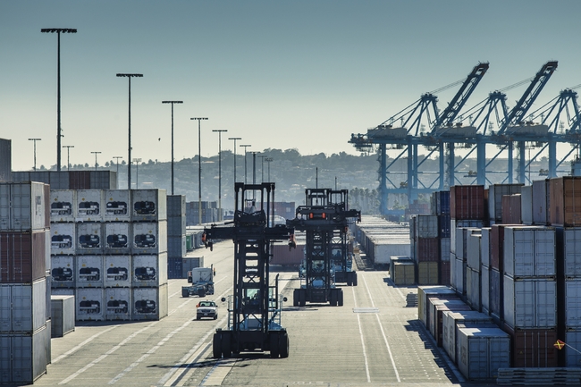 Verladung von Gütern am Hafen