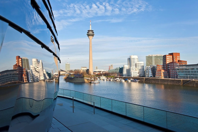 Blick auf den Medienhafen in Düsseldorf