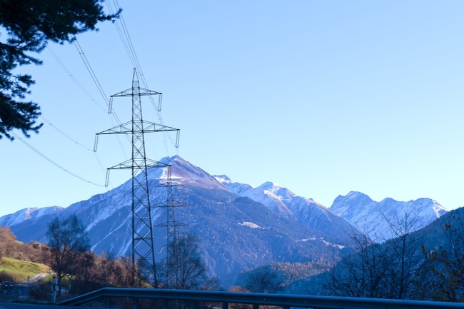 Stromleitung in den Bergen