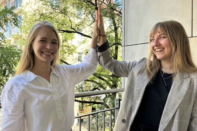 Hannah Staab und Juliane Hasseberg arbeiten beide am Münchner Prognos-Standort.