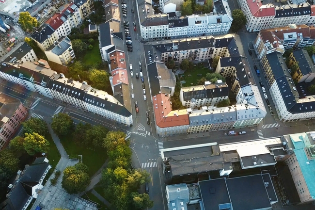 Blick auf eine Stadt von oben