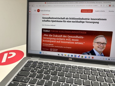 Blick auf Laptop der einen Gastartikel von Christian Böllhoff für Table.Briefings zeigt 