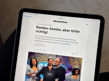 Ein IPad zeigt einen Gastbeitrag von Christian Böllhoff auf WirtschaftsWoche Online 