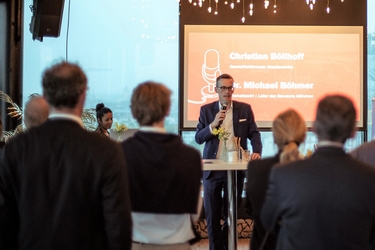 Dr. Michael Böhmer spricht beim Standortjubiläum München