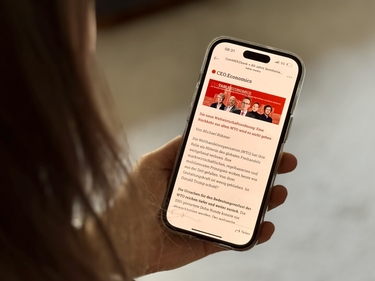 Blick auf Smartphone das die neue Kolumne von Michael Böhmer zeigt 