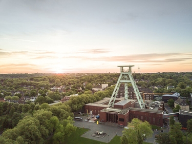Bochum im Ruhrgebiet, Panorama mit Förderturm vom Bergbaumuseum