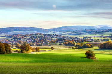 Blick auf ein Dorf 