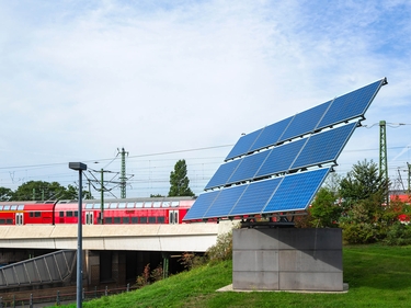 Zug und Solaranlage