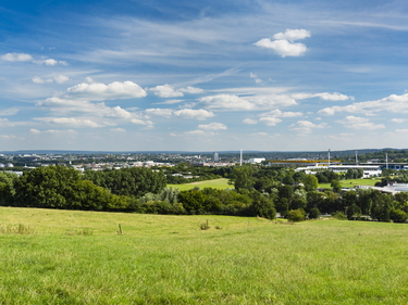 Landschaft und eine kleinere Gemeinde