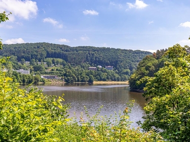 Ein Blick auf den Stausee Bitburg