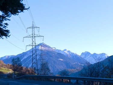 Stromleitung in den Bergen