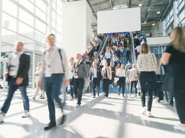 Menschenströme in einem Kongresszentrum