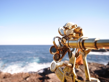 Ein Sextant am Meer