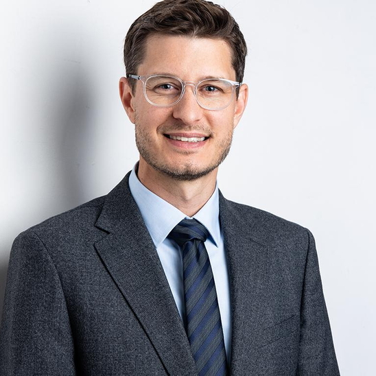 Portraitbild von Prognos-Mitarbeiter Hans Dambeck