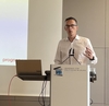 Michael Böhmer an Rednerpult der Akademie für Politische Bildung