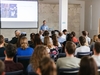 Projektmesse beim GTO 2025: Ein Mitarbeiter stellt sein Projekt vor 