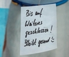 auf einem Zettel steht in Handschrift: "Bis auf weiteres geschlossen! Bleibt gesund" 